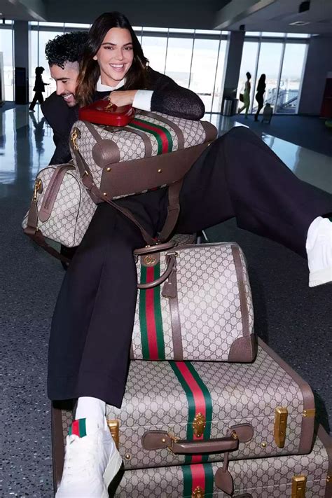 Gucci valigeria bad bunny